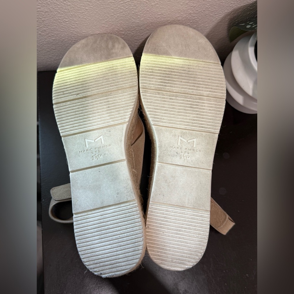 Marc Fisher gandy platform sandals in taupe/white size 9.5M. - Picture 7 of 8